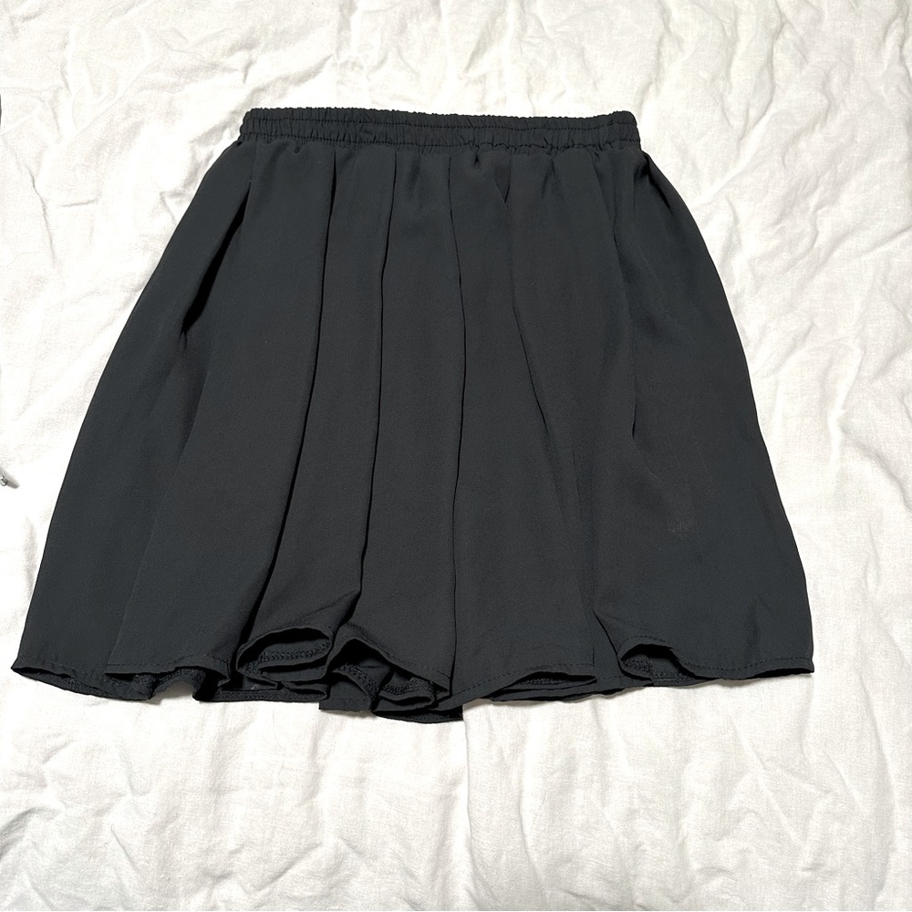 Black flowing mini skirt women’s